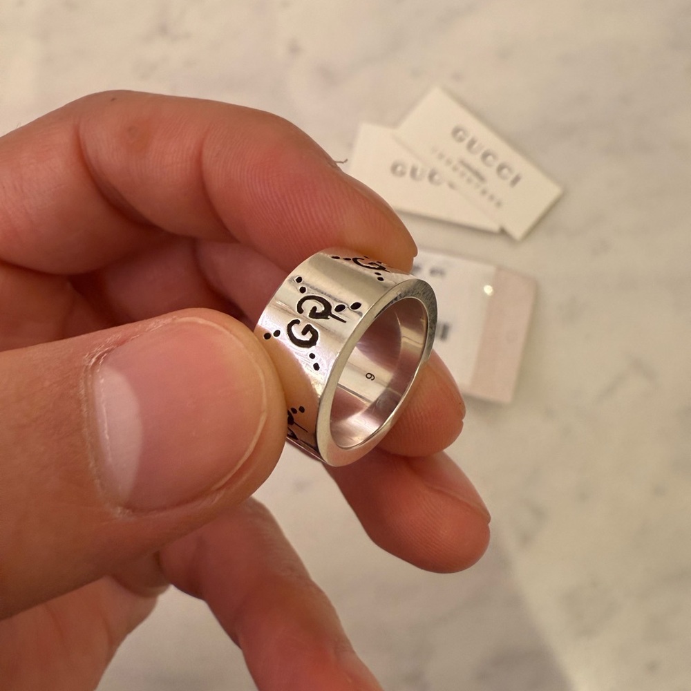 Gucci Silver Jewelry Ring with Engraved Design